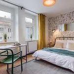 With Sunny Garden By Michal&friends Appartement *