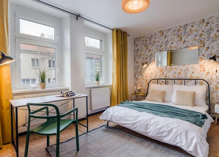 With Sunny Garden By Michal&friends Appartement *