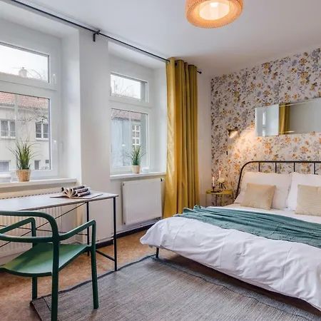 With Sunny Garden By Michal&friends Apartman *