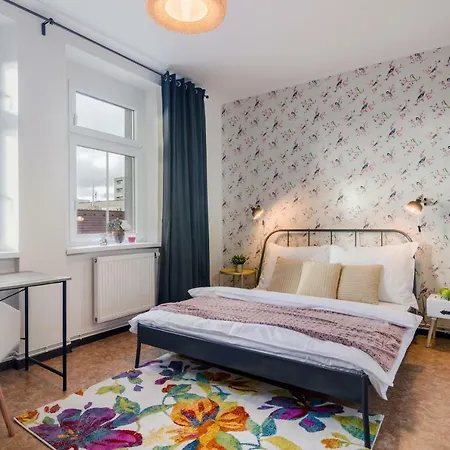 Apartment With Sunny Garden By Michal&friends Prague