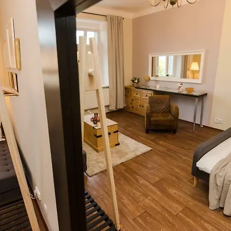 Apartment With Sunny Garden By Michal&friends Prague