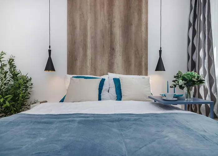 With Sunny Garden By Michal&friends Praga