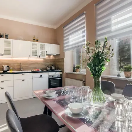 With Sunny Garden By Michal&friends Appartamento Praga