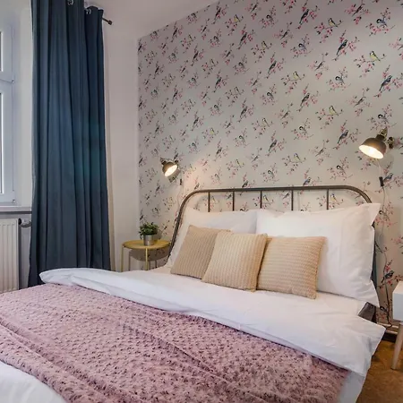 With Sunny Garden By Michal&friends Appartamento Praga